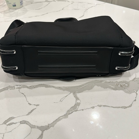 Excellent Condition Tumi Arrive Sawyer Black Brief Bag - Picture 6 of 6